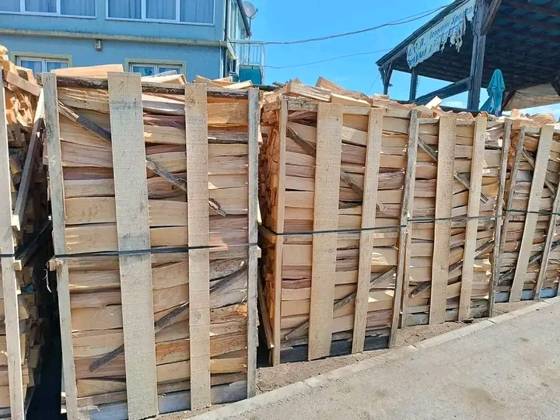 Caisses-palettes de bois sec cerclées